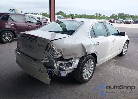 2010 Ford Fusion Hybrid z USA, uszkodzony, nr VIN 3FADP0L35AR182062